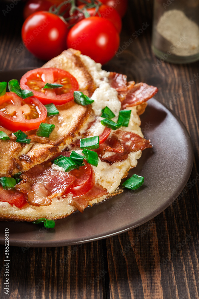 Omelette with bacon and tomatoes