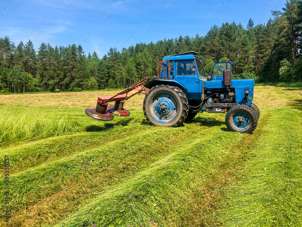 Naklejka premium tractor in field