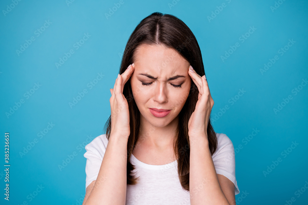 Photo of frustrated exhausted girl suffer terrible covid headache fever touch fingers forehead wear stylish beautiful trendy style white outfit isolated over blue color background Photo of frustrated exhausted girl suffer terrible covid headache fever touch fingers forehead wear stylish beautiful trendy style white outfit isolated over blue color background