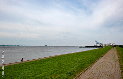 Blick vom Deich auf die Mündung der Weser in die Nordsee, Bremerhaven,Land Bremen, Deutschland