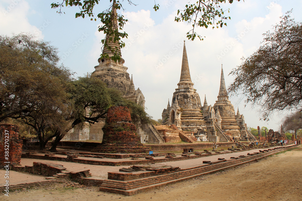 ruined buddhist temple (Wat Ratchaburana) in ayutthaya in thailand 