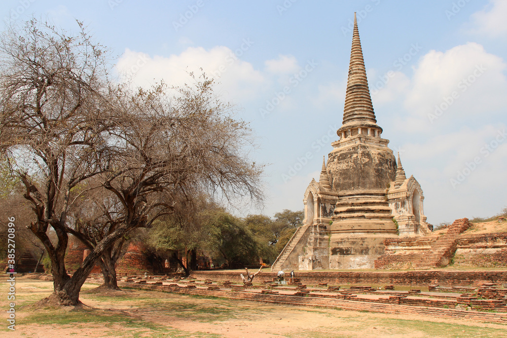 ruined buddhist temple (Wat Ratchaburana) in ayutthaya in thailand 