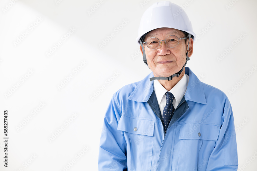 作業着のシニア男性