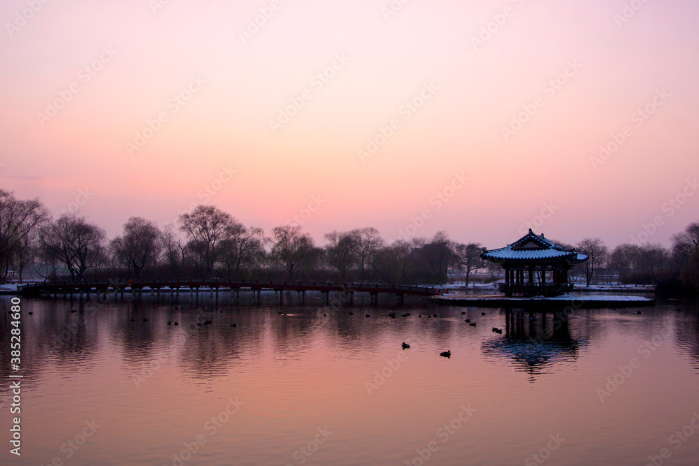 Obraz premium Beautiful winter landscape with Korean traditional house