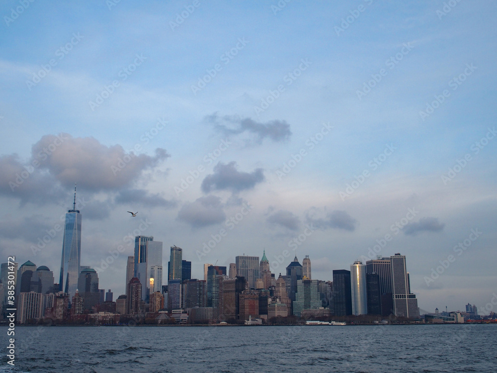 Fototapeta premium 海からのマンハッタン島