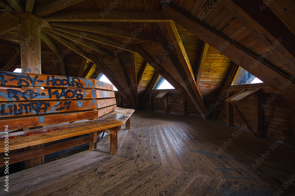 Obraz premium Bench in the observation tower