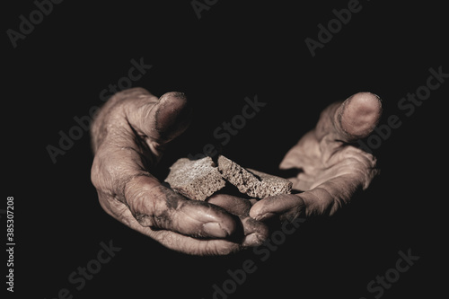 Canvas Print dried bread in the hands of an old woman