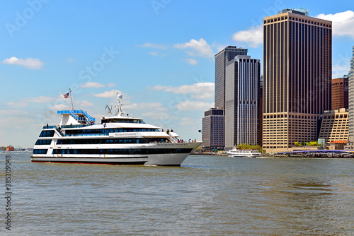 Cruise Hornblower Yacht Infinity in New York City © valeriyap