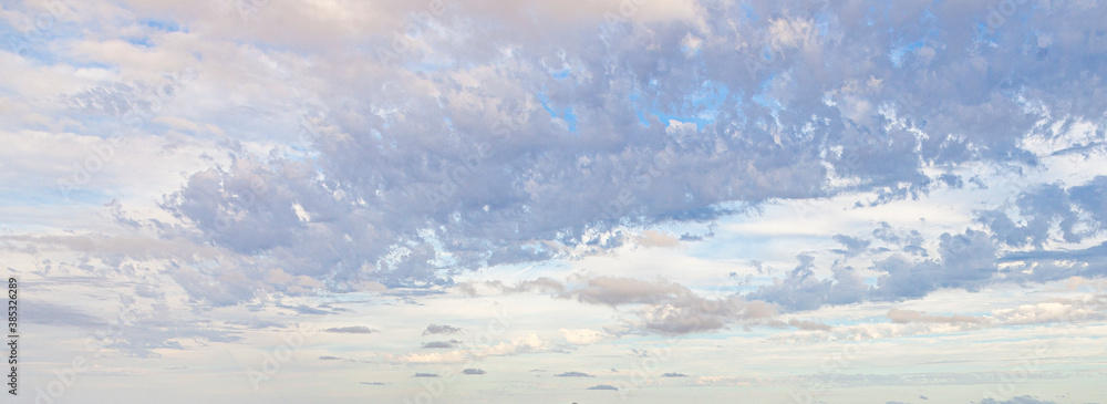 Fototapeta premium Image of a partly cloudy and partly clear sky during the day