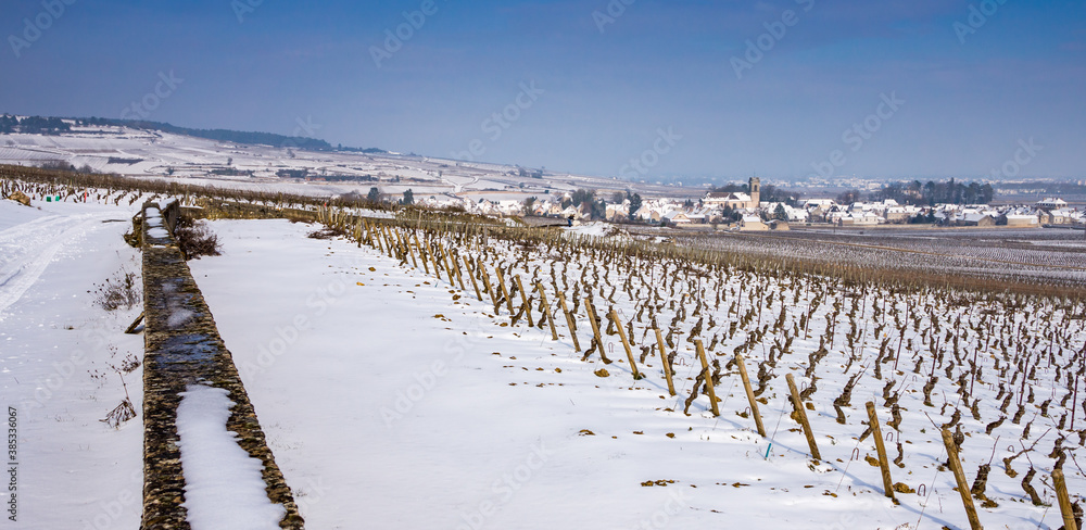 Village de Bourgogne sous la neige