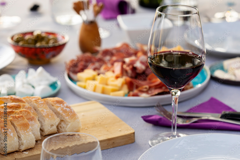 Set up table with red. wine and appetizers Set up table with red. wine and appetizers