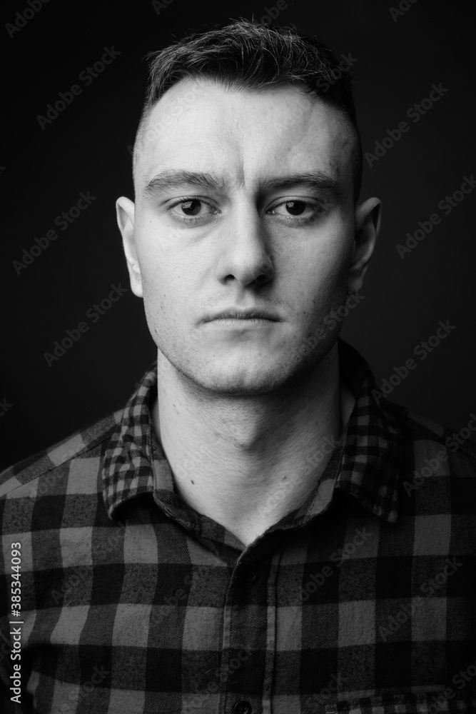 Obraz premium Studio shot of young handsome man against gray background
