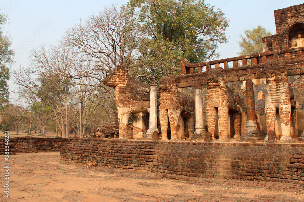 ruined buddhist temple (wat chang lom) in si satchanalai-chalieng in thailand ruined buddhist temple (wat chang lom) in si satchanalai-chalieng in thailand