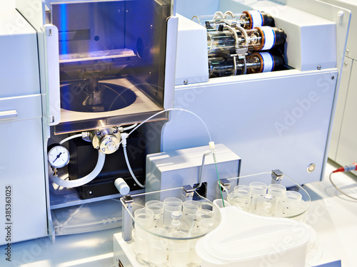 Atomic absorption spectrometer with flame atomization photo