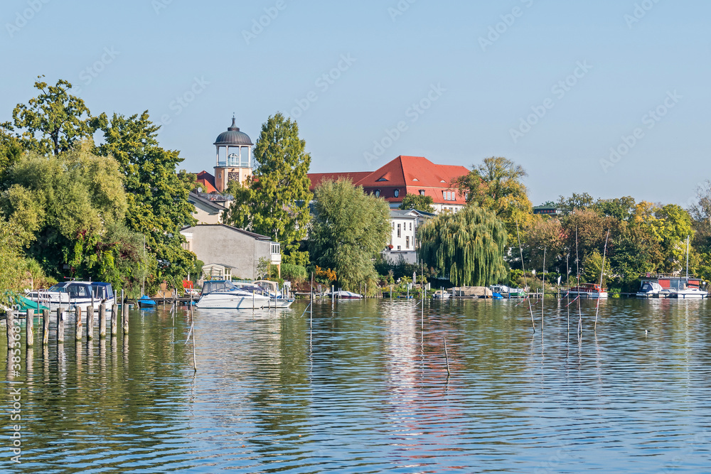 Fototapeta premium Shore of the Tiefer Lake in Potsdam, Germany