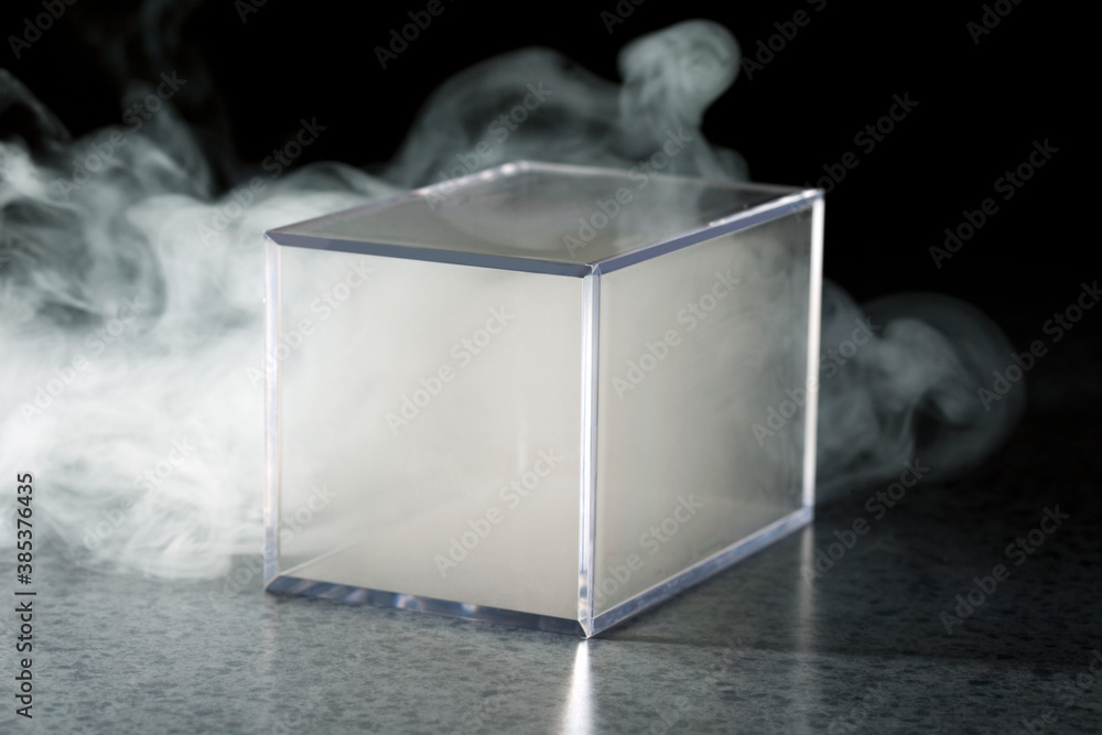 プラスチック容器と煙