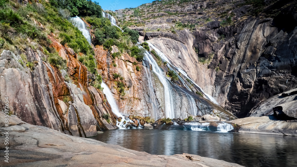 Naklejka premium Ezaro waterfall in Dumbria, La Coruña