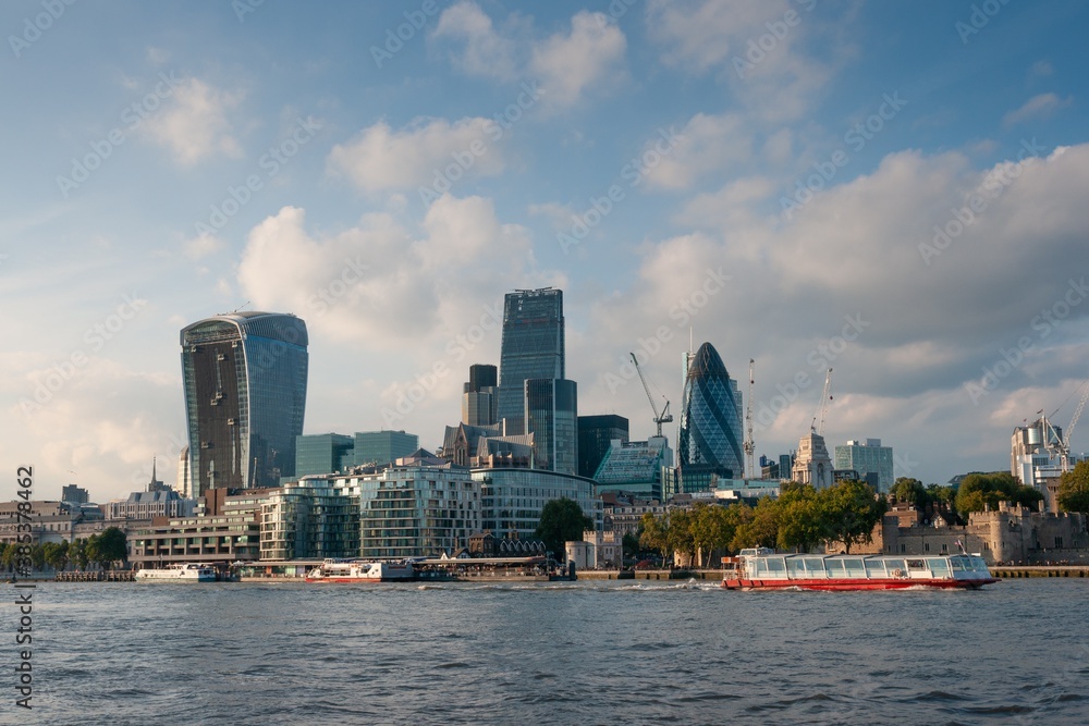 Fototapeta premium Thames River, Skyline London Great Britain