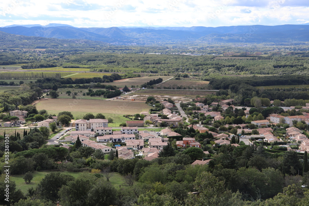 Vue d'ensemble du village typique de Allan dans la Drôme provençale, ville de Allan, département de la Drôme, France