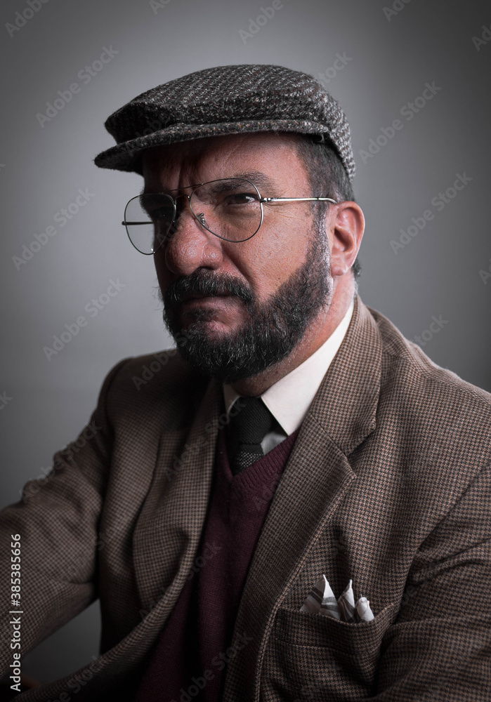 Fototapeta premium Vintage man looking the horizon using beard and glasses