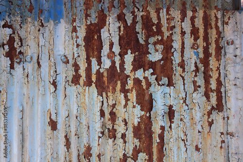 倉庫の錆びたトタン壁