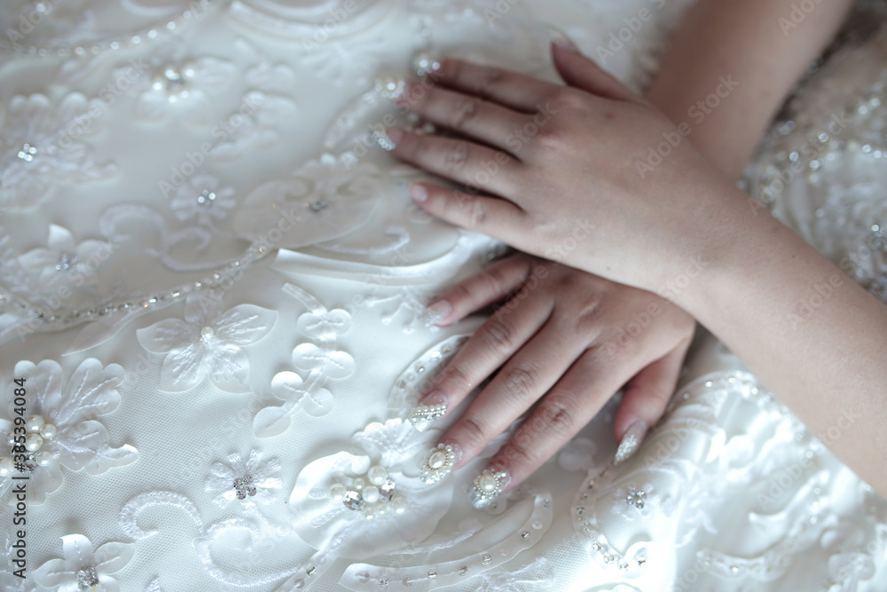 Nail Polish Art Classic for bride in wedding ceremony Nail Polish Art Classic for bride in wedding ceremony