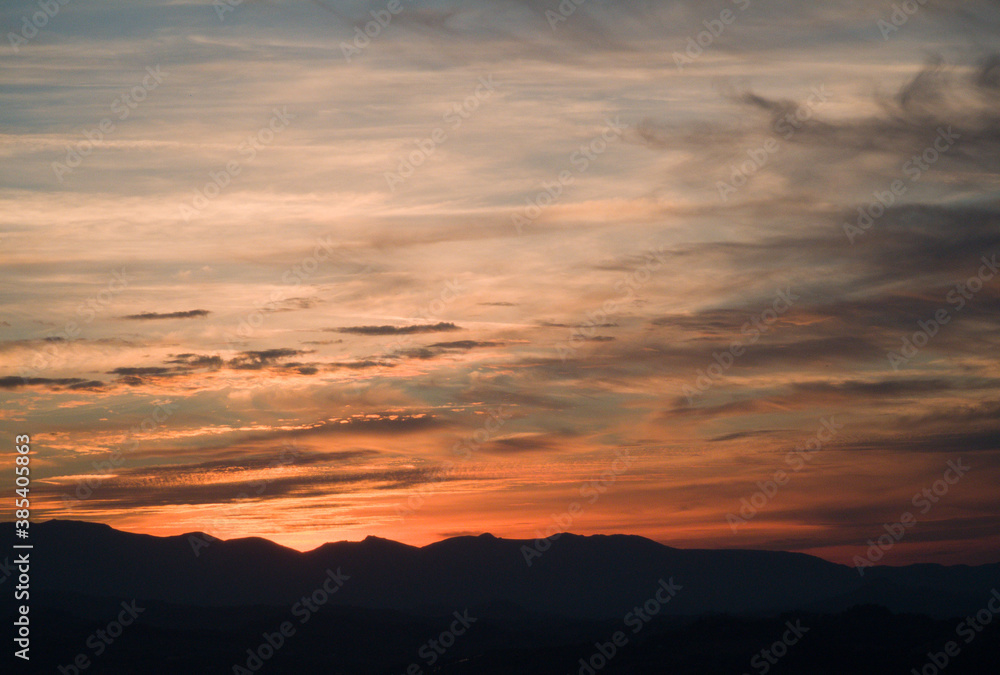 tramonto, cielo, nube, sole, alba, arance, natura, nube, paesaggio, rosso, sera, azzurro, luce, crepuscolo, montagna, luce diurna, montagna, bella, alba, colore, tramonto, giallo, mattina, suggestivo,