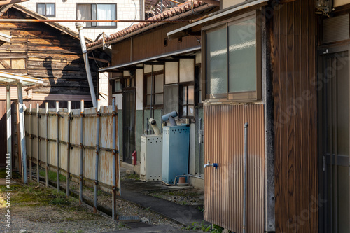 時代に取り残された昭和の民家