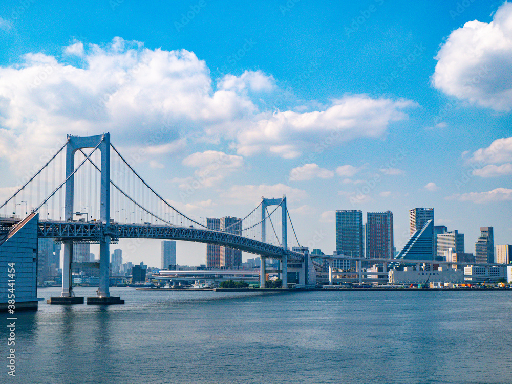 Fototapeta premium 東京都・お台場・都市景観+レインボーブリッジ