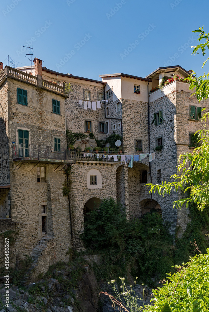 Blick auf die Altstadt von Bagnone in der Toskana in Italien 