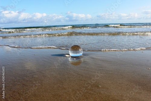 Lensball am Strand