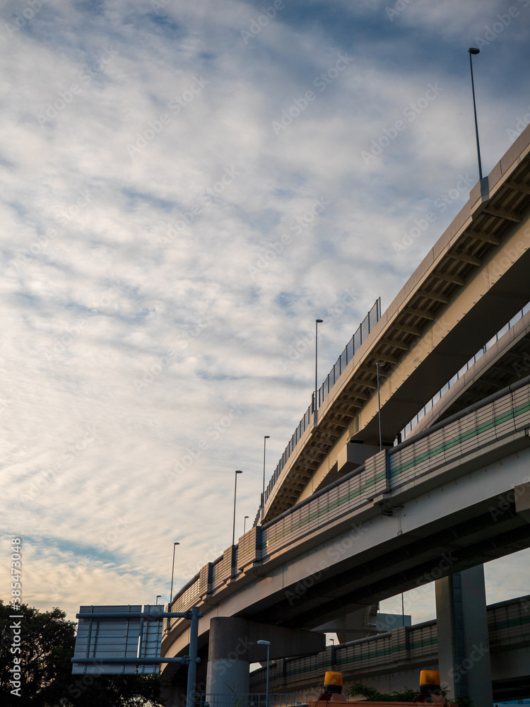 Obraz premium 雲空と狩場線 本牧ふ頭より