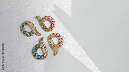 Tableau sur toile Designer Ear Studs with Pink and Blue Gem Stone Patch