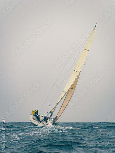 Voilier au large de Belle Île