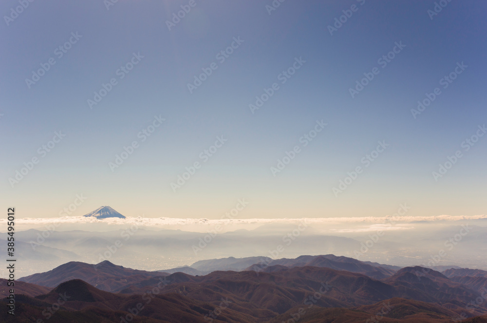 Naklejka premium 快晴の金峰山から見える富士山