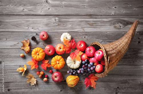 Photos Thanksgiving cornucopia on a rustic wooden background