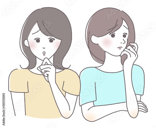 不安な顔の女性達　二人組