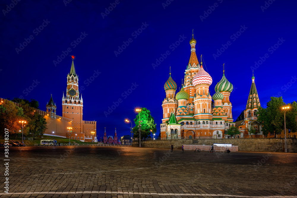Obraz premium Saint Basil's Cathedral, Spasskaya Tower and Red Square in Moscow, Russia. Architecture and landmarks of Moscow. Night cityscape of Moscow Kremlin