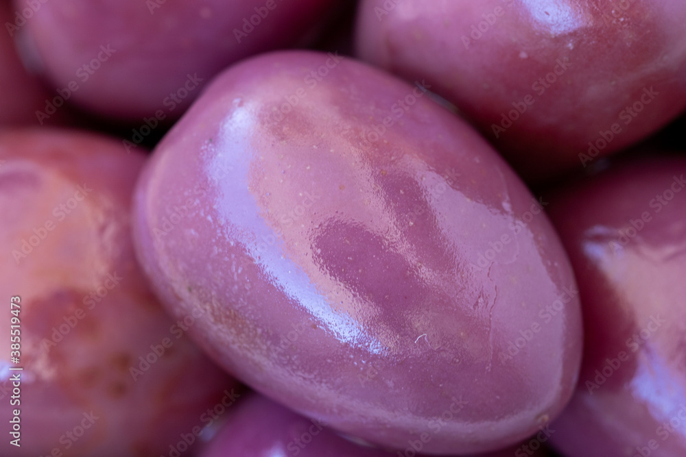 macrophotography of black olives
macrophotography of black olives