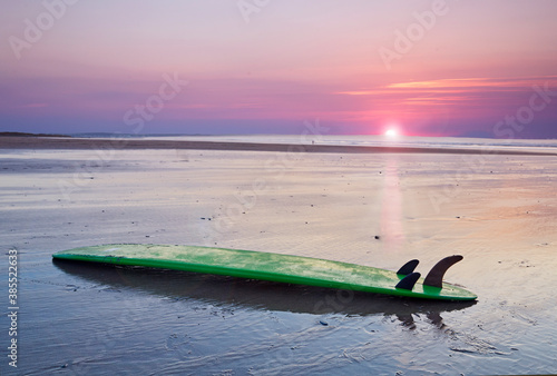 Canvas Print Longboard surfboard lying on Saunton Sands in North Devon, UK