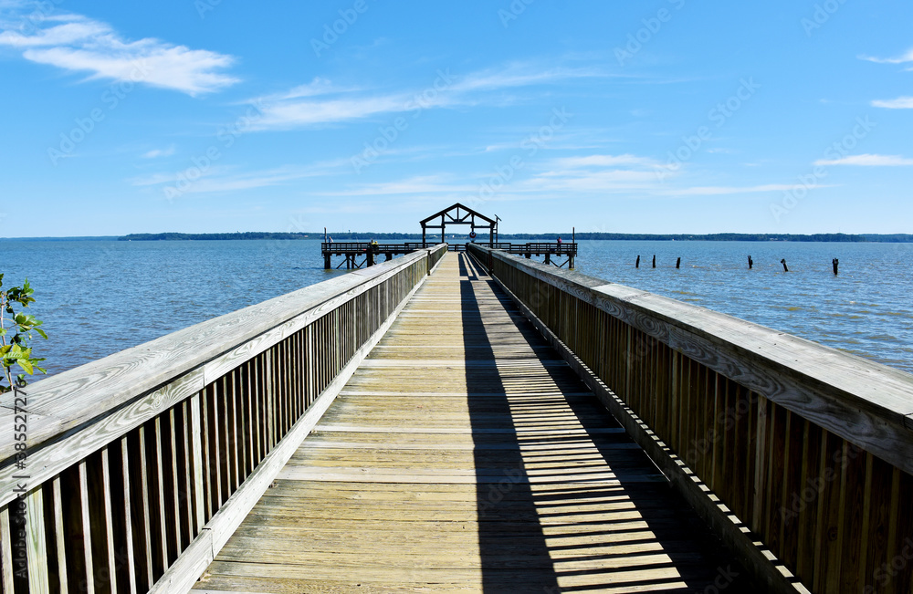 Fototapeta premium Fishing pier in Leesylvania State Park, Woodbridge, Virginia