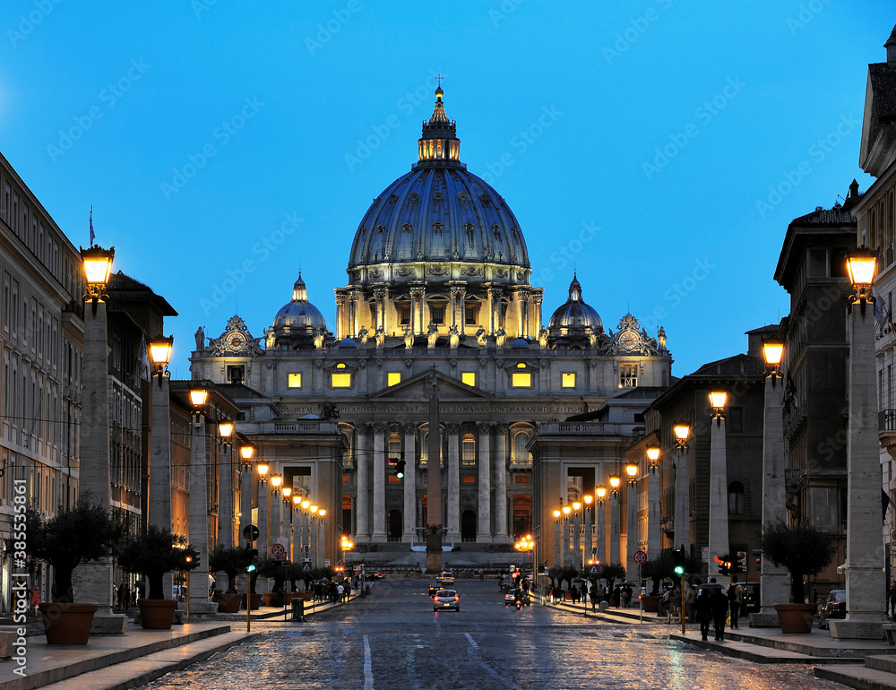 Fototapeta premium night shoot The Papal Basilica of Saint Peter in the Vatican