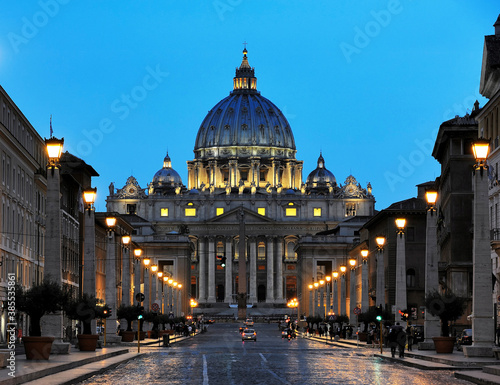night shoot The Papal Basilica of Saint Peter in the Vatican © andreslebedev