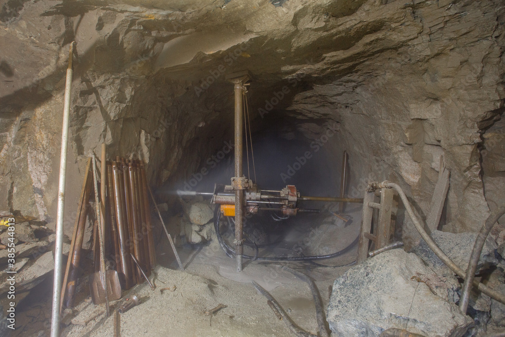 Pneumatic rock drilling machine jackdrill in underground mine