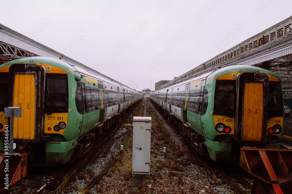 Fototapeta premium train on station