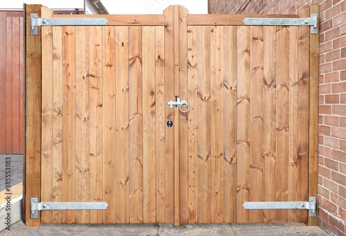 Fotografie Double wooden gates with metal latch and hinges