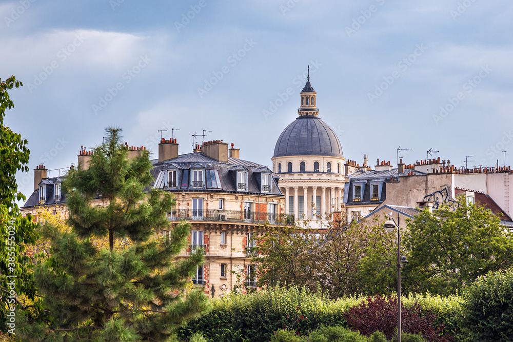 Blick auf historische Gebäude in Paris, Frankreich