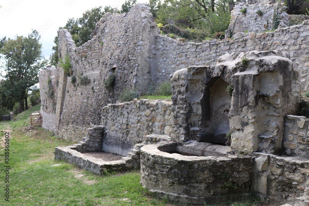 Vestiges d'anciens thermes romains, ville de Allan, département de la Drôme, France