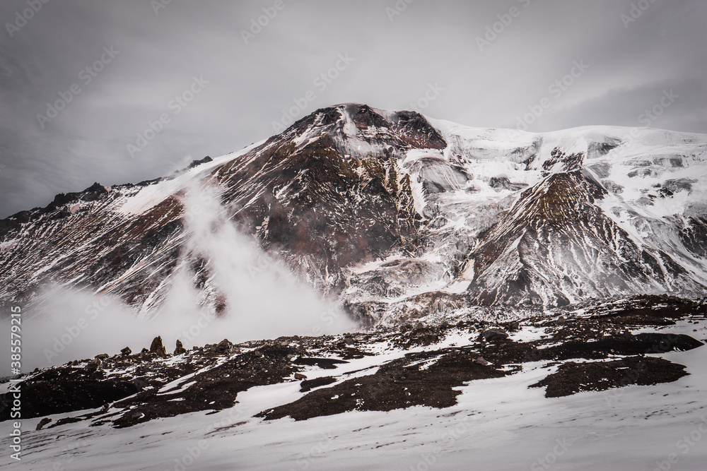 Summit of Ostry Tolbachik volcano, volcanic landscape - obrazy, fototapety, plakaty 