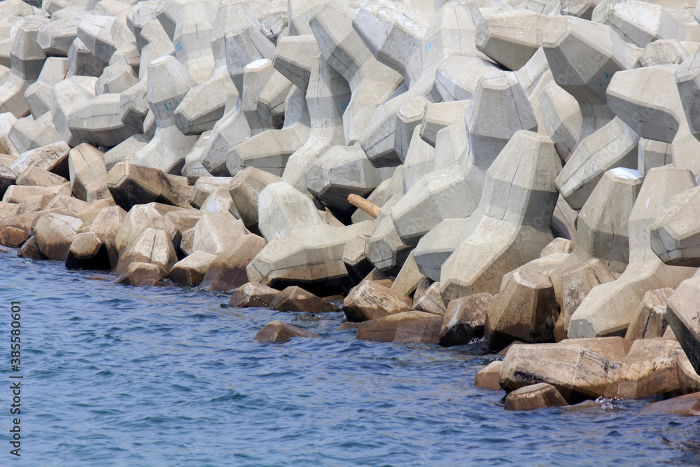 Obraz premium 海岸の消波ブロック